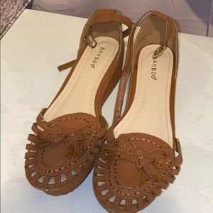 Chestnut sandals